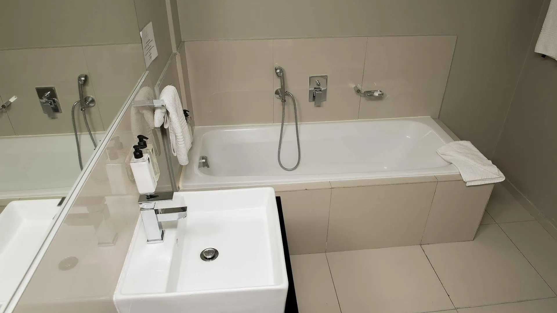 Aquarius Luxury Suites Bloubergstrand South Africa